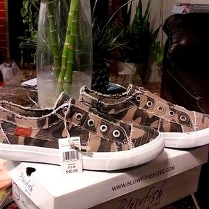 New Blowfish Natural Camoflauge Canvas Shoes size 9.5
